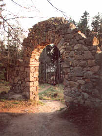 Torbogen am Aussichtsturm